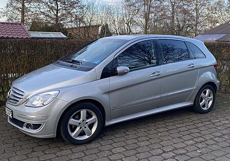 Mercedes-Benz B 200 Grundaustatung