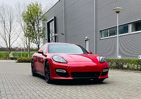 Porsche Panamera GTS PDK