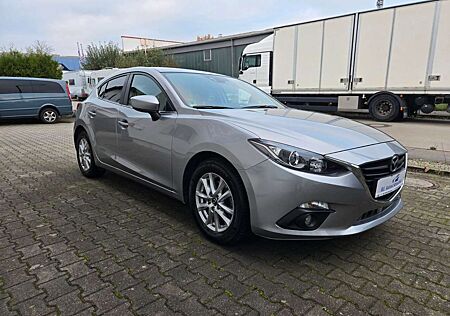 Mazda 3 Lim. Center-Line Skyactiv Technology*1. Hand*