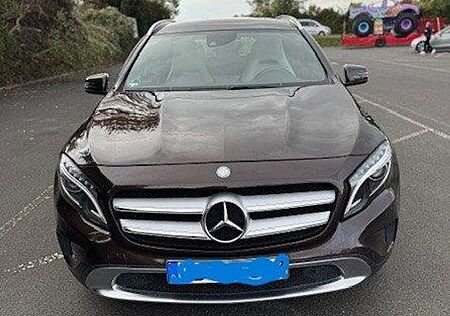 Mercedes-Benz GLA 220 GLA Diesel CDI 7G-DCT Urban