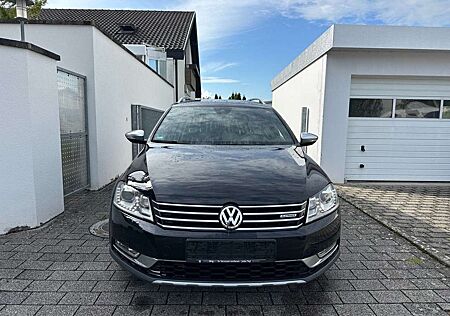 VW Passat Alltrack Volkswagen HIGHLINE 4Motion -AUTOM-NAVI-RFK-STHZ-AHK-LEDER-XE