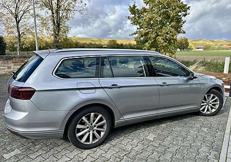VW Passat Variant Volkswagen 1.5 TSI Business-Pano, AHK,Bi-Xenon
