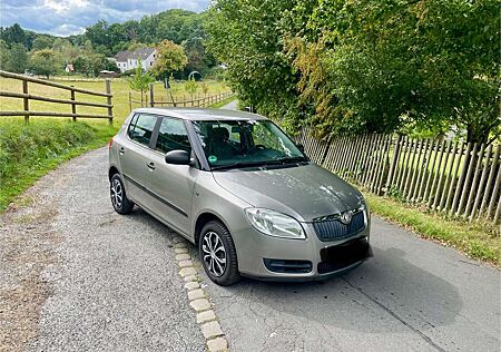 Skoda Fabia 1.2 HTP 1.Hand sparsamer Kleinwagen