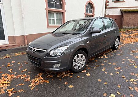 Hyundai i30 gebraucht kaufen Hyundai i30 1.6 Comfort / AHK / Klima / TÜV