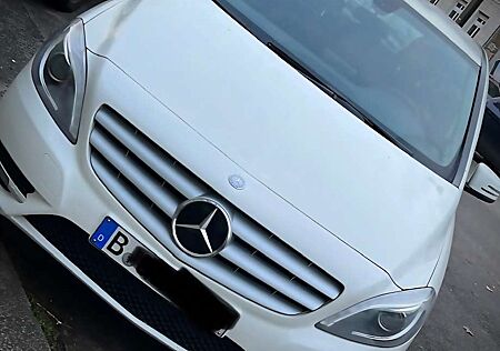 Mercedes-Benz B 180 (BlueEFFICIENCY) 7G-DCT