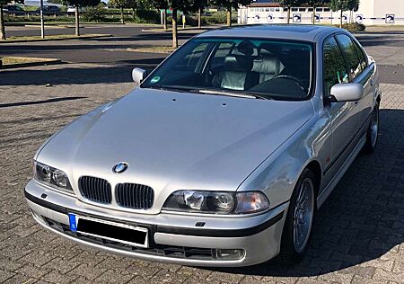 BMW 523i 523