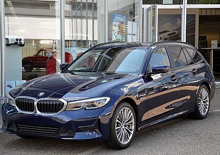 BMW 330 e Tour./Head-Up/Laser/Glasdach/18"Alu++++