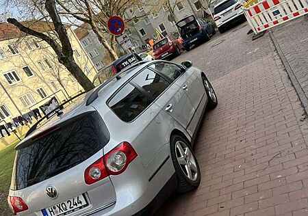 VW Passat Volkswagen 2.0 TDI DPF DSG Sportline