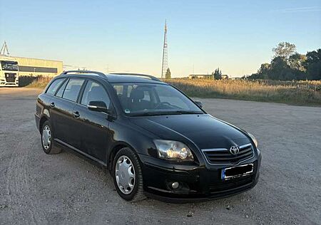 Toyota Avensis 1.8 VVT-i Combi // 2. Hand