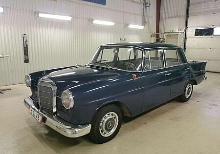 Mercedes-Benz 190 OLDTIMER HECKFLOSSE IMPORT AUS SCHWEDEN