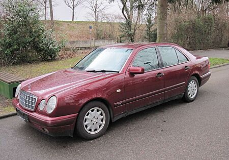 Mercedes-Benz E 220 CDI TÜV März 2025