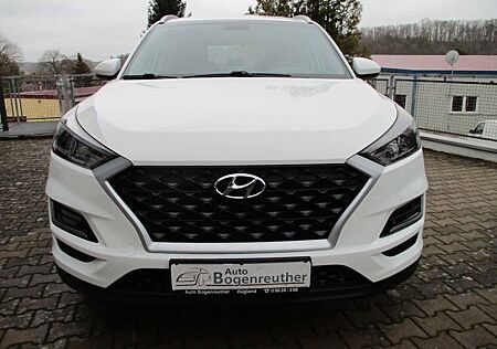 Hyundai Tucson Select +Navi+Kamera+Sitzheiz+wenig km