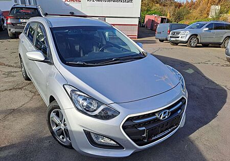 Hyundai i30 cw blue Trend *2.Hand*Autom.*SHZ*BT*AHK*Kam*