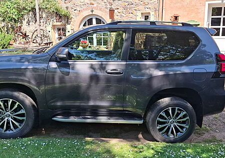 Toyota Land Cruiser D4D AUTOM EXECUTIVE NAVI LEDER eSD AHK RENTNER-KFZ