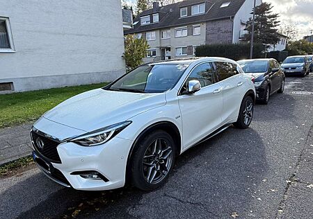 Infiniti Q30 gebraucht kaufen Infiniti Q30 2.2d DCTPremium Tech Gallery White