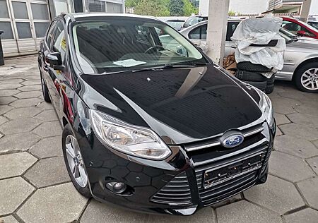 Ford Focus Lim. Sync Edition ZR-Set neu