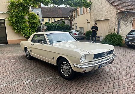 Ford Mustang Hardtop