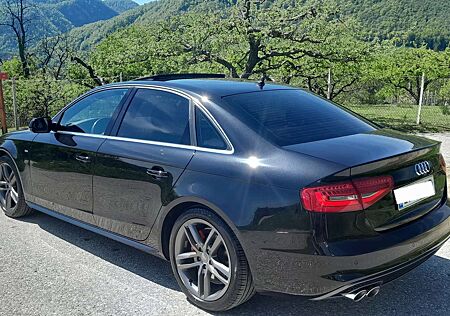 Audi A4 2.0 TDI DPF quattro 3x Sline Sunroof Webasto ACC