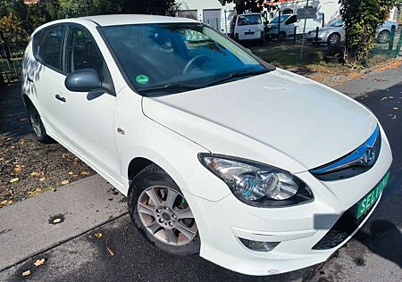 Hyundai i30 FIFA WM Edition-Klima-Allwetterreifen