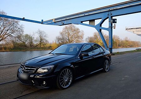 Mercedes-Benz C 63 AMG 7G-TRONIC