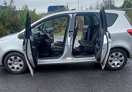 Opel Meriva Design Edition/KLIMA/AHK/TEMPOMAT/RENTNERFAHRZEUG