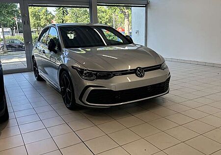 VW Golf gebraucht kaufen VW Golf Volkswagen GTD 2.0 TDI BlackStyle Navi IQ.Light Harman Kardon