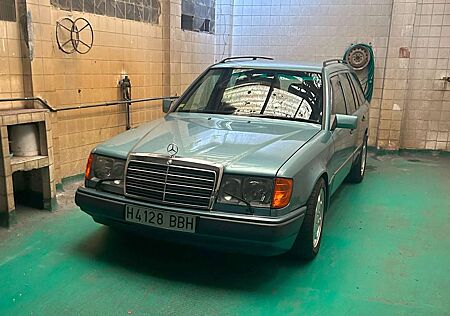 Mercedes-Benz E 300 300 TD Turbo