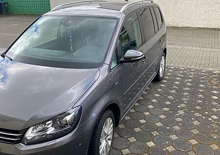 VW Touran Volkswagen Life BMT