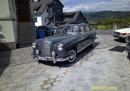 Mercedes-Benz 220 219 Ponton Oltimer