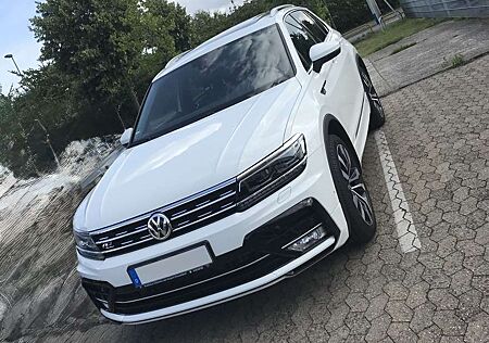 VW Tiguan Volkswagen R-Line Diesel 2.0 TDI 4Motion DSG | CarPlay