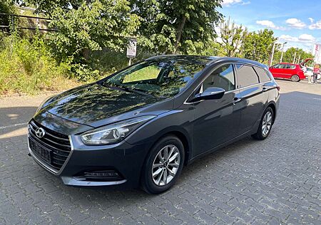 Hyundai i40 Kombi blue 1.7 CRDi Trend