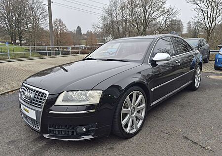 Audi S8 5.2 V10 FSI Quattro