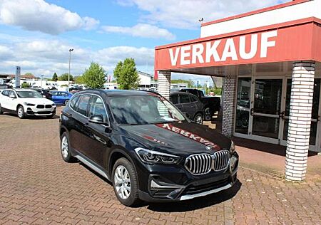 BMW X1 sDrive18i xLine / Panorama + Leder *1.Hand*