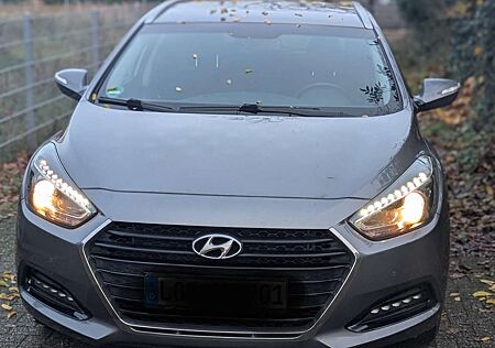 Hyundai i40 Kombi blue 1.6 Trend