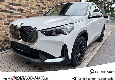 BMW iX1 20eDrive Navi adaptLED HUD