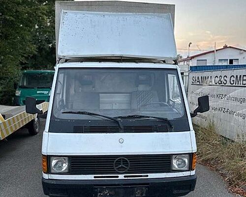 Mercedes-Benz MB 100
