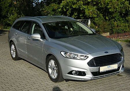 Ford Mondeo Turnier Titanium checkh/Winterpak/AHK/1A Zustand !