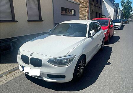 BMW 114i 114 iDrive Klima PDC TÜV 03/27 KM nachweisbar