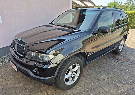 BMW X5 3.0 d Scheckheft gepflegt.