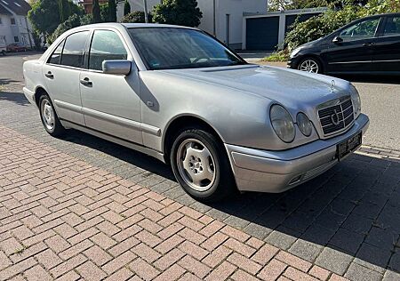 Mercedes-Benz E 240 Classic