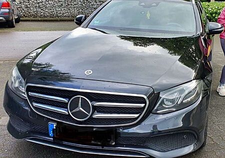 Mercedes-Benz E 300 *reserviert*d T 9G-TRONIC Avantgarde *Vollleder*