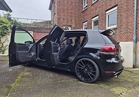 VW Golf GTI Volkswagen Golf 2.0 GTI