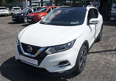 Nissan Qashqai 1.3 DIG-T DCT N-CONNECTA PANO FSH SHZ