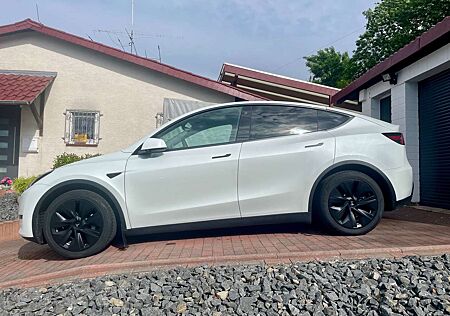 Tesla Model Y Long Range Dual Motor AWD Allrad Top Zustand!