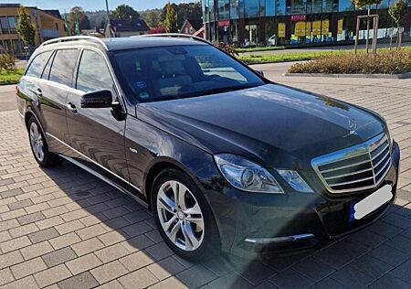 Mercedes-Benz E 200 T CGI BlueEFFICIENCY 7G-TRONIC Avantgarde