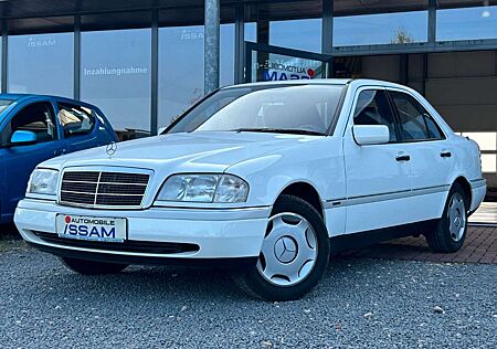 Mercedes-Benz C 180 Elegance *EFH*SHZ*AHK*wenigKm*1.Hand