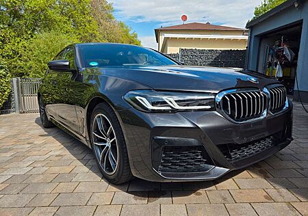 BMW 520 d Leder LivePR HUD GSHD Hifi Memo KomSitz 1Hd