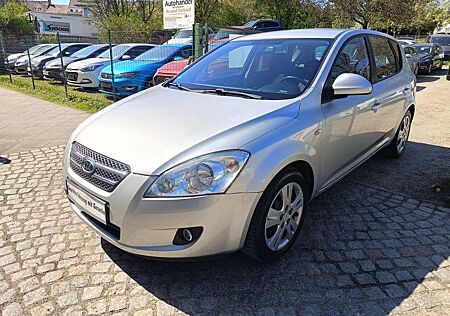 Kia Cee'd Ceed / 2-Hand Scheckheft Klima USB AUX PDC