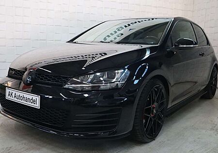 VW Golf Volkswagen VII Lim. GTD BMT Xenon Navi PDC SHZ Klima