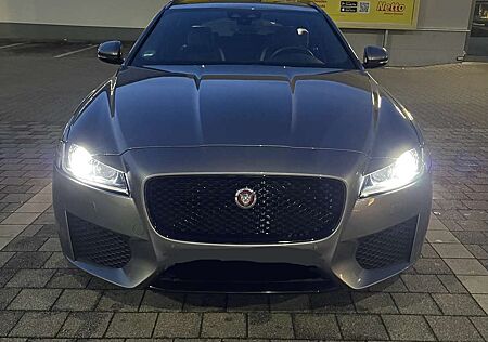 Jaguar XF 20d AWD Sportbrake Aut. Chequered Flag